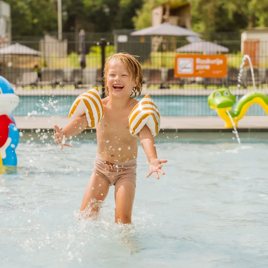 Camping Ommen met zwembad faciliteiten blok